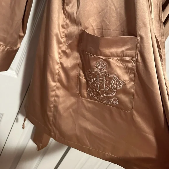NWT Skims hotel shine satin robe - honey gold medium